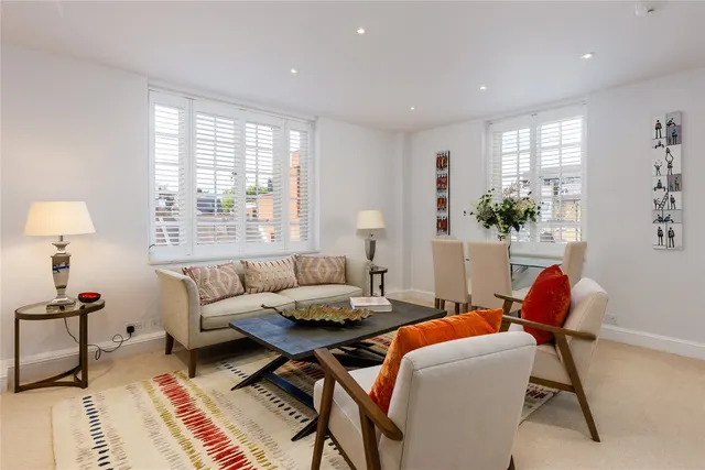 Photo 2 — Swan Court, Chelsea Manor Street, Chelsea, London, SW3