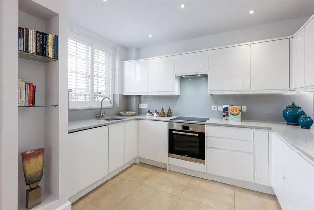 Photo 3 — Swan Court, Chelsea Manor Street, Chelsea, London, SW3