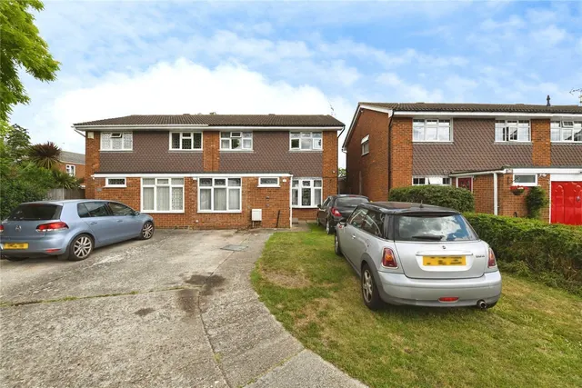Photo 2 — New England Crescent, Great Wakering, Southend-on-Sea, Essex, SS3