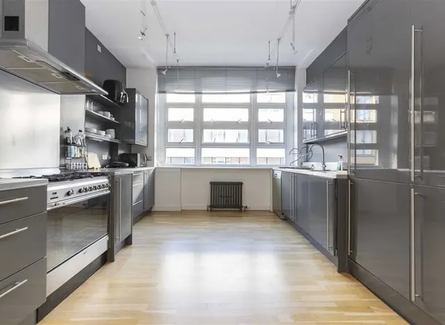 Clifton Street, EC2A, photo 2