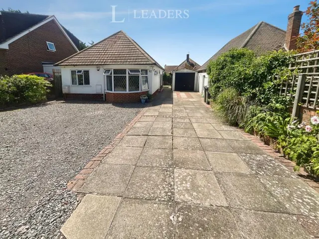 Sandy Point Road, Hayling Island, PO11, photo 1