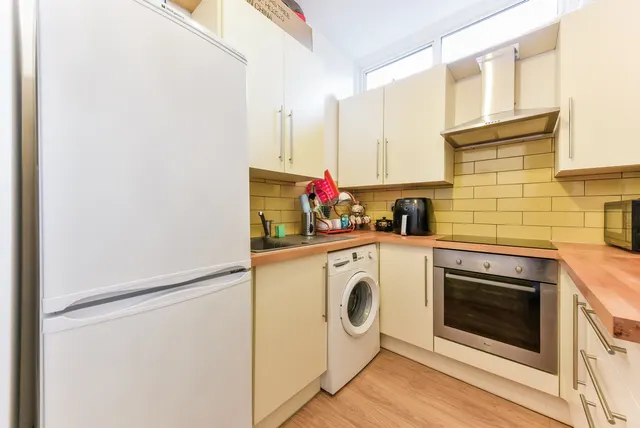 Wilton Road, London, SW19, photo 2