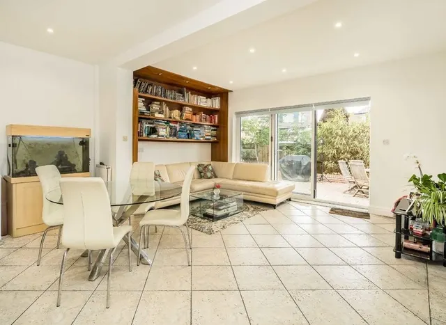 Hendon Avenue, Finchley, N3, photo 2