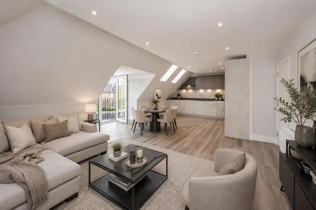 Luna Place, Esher, KT10, photo 3