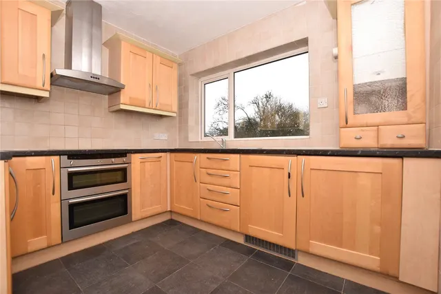 Sandhill Court, Leeds, LS17, photo 2