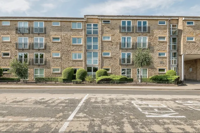 Photo 3 — Halifax Road, Huddersfield