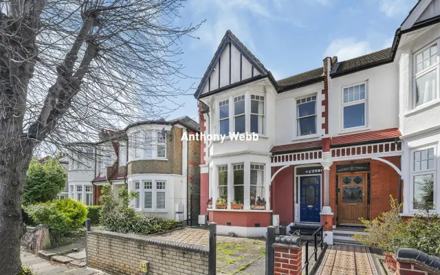 Lakeside Road, Palmers Green, N13, photo 1