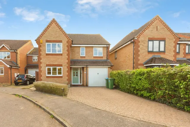 Hinds Way, Oakwood Park, Aylesbury, photo 1