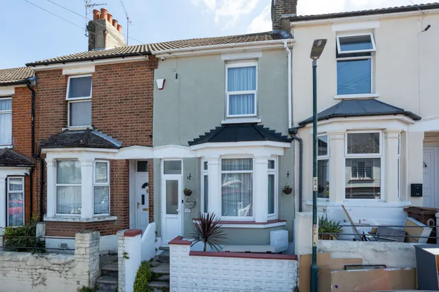 Beaconsfield Road, Chatham, Kent, ME4 5SW, photo 1