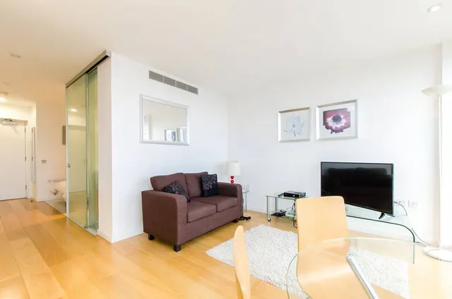 Fairmont Avenue, London, E14, photo 1