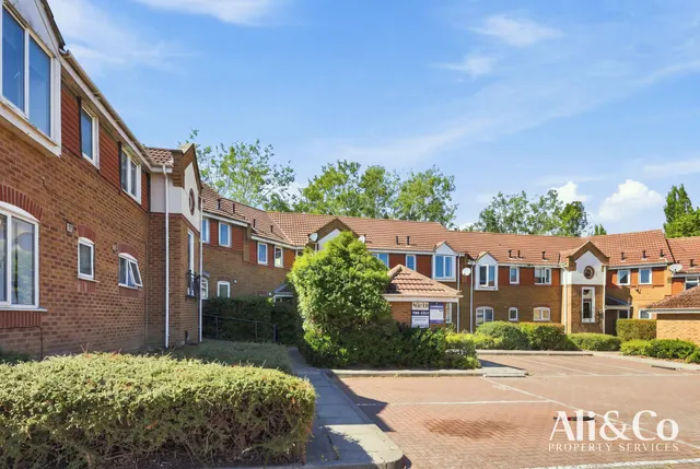 Caravel Close, Grays, Essex, RM16 6QB, photo 1