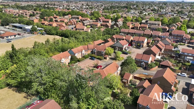Photo 2 — Caravel Close, Grays, Essex, RM16 6QB