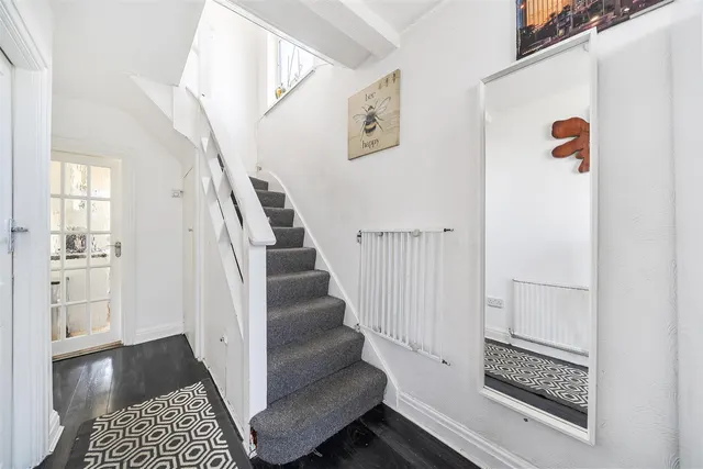 Windermere Avenue, Wembley, photo 2