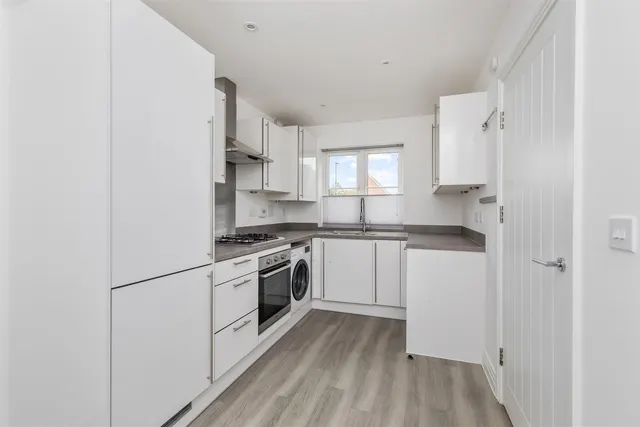 Acacia Crescent, Angmering, photo 3