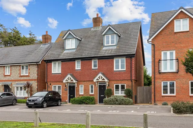 Acacia Crescent, Angmering, photo 1