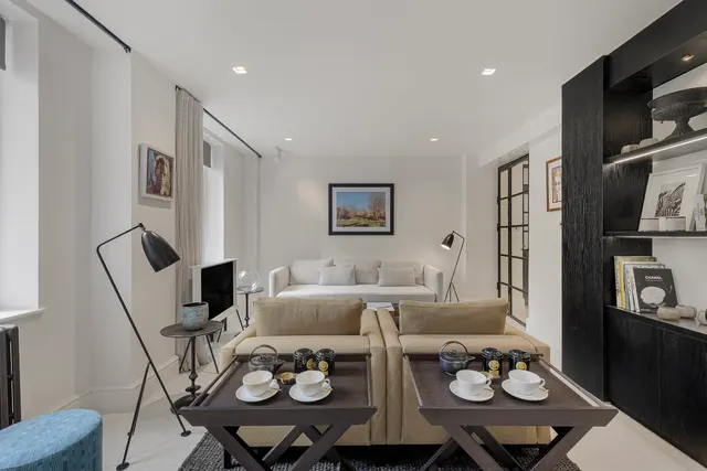 Photo 3 — Swan Court, Chelsea Manor Street, Chelsea, London