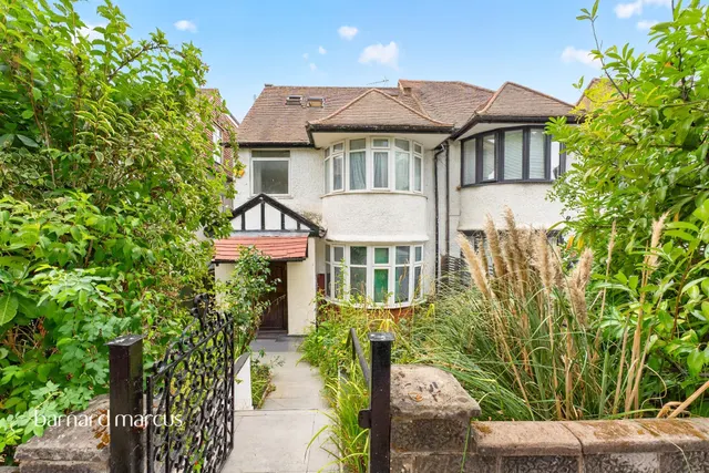 Holders Hill Avenue, London, NW4, photo 1