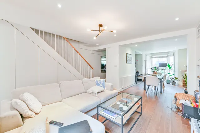 Photo 2 — Flat A, 18 Barnsdale Road, London