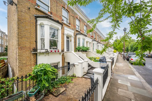 Photo 3 — Flat A, 18 Barnsdale Road, London