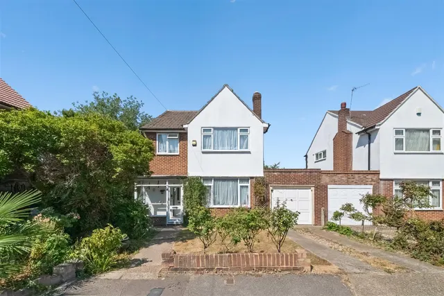 Heron Close, Uxbridge, photo 1