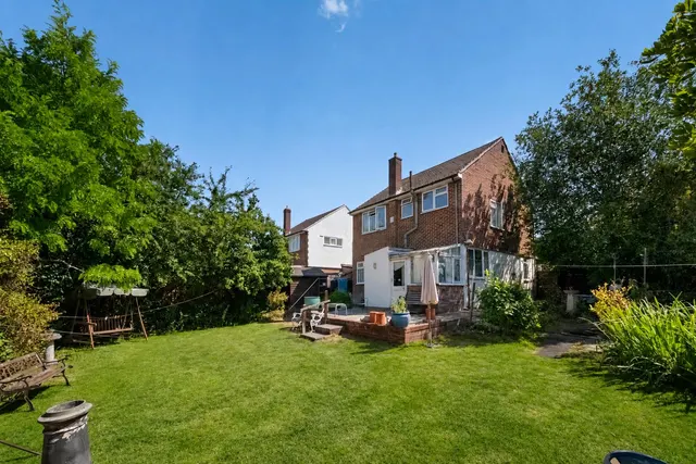 Heron Close, Uxbridge, photo 2
