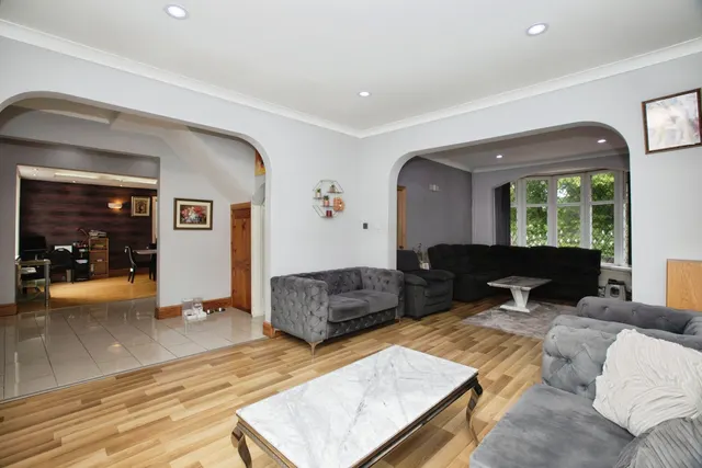 New Hall Lane, Preston, PR1, photo 3