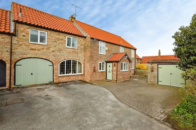 Burrs Farm Court, Gildingwells, S81, photo 1