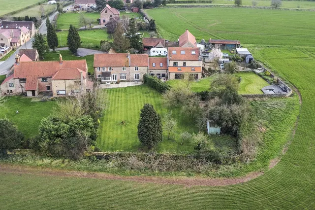 Burrs Farm Court, Gildingwells, S81, photo 2