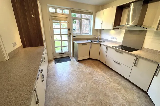 Sandmoor Chase, Alwoodley, LS17, photo 3