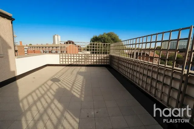 Barking Road, London, E13, photo 2