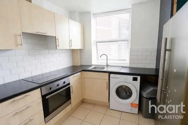 Barking Road, London, E13, photo 3