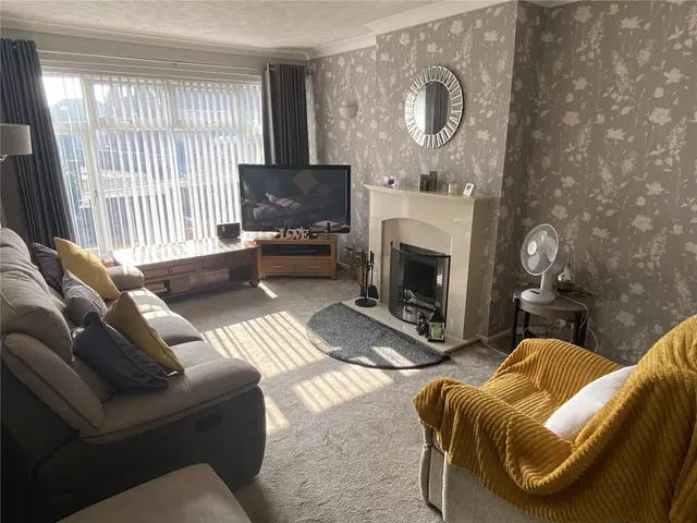 Bywell Close, Dewsbury, WF12, photo 3
