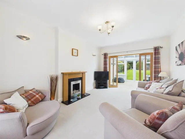 Photo 2 — Egerton Close, Pinner, HA5 2LP