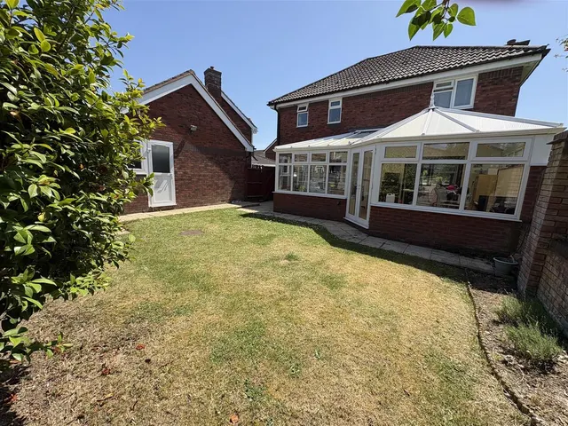 Photo 2 — Tawny Owl Close, Stubbington, Fareham