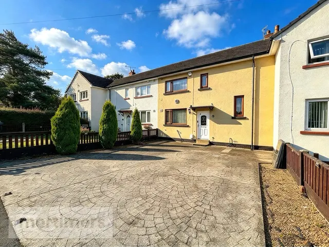 Howarth Avenue, Church, BB5, photo 1