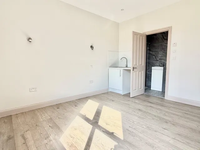 Hitchin Street, Biggleswade, SG18, photo 2