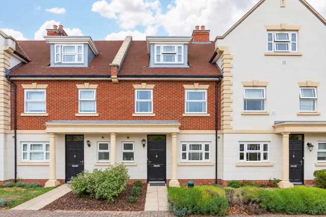 Lawlor Close, Sunbury-on-thames, TW16, photo 1