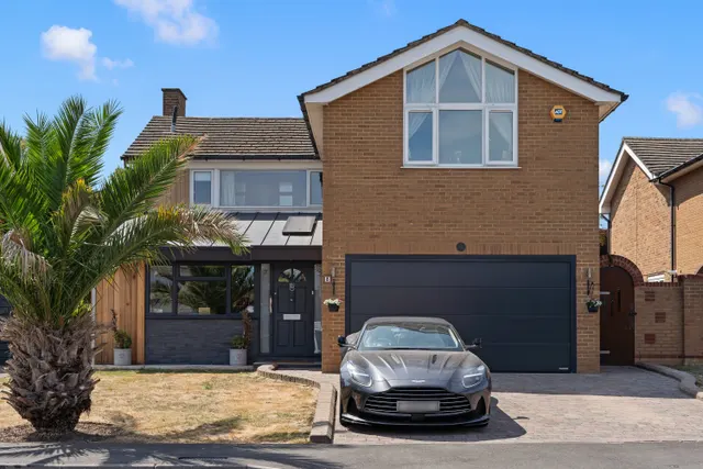 Cleveland Gardens, WORCESTER PARK, Surrey, Worcester Park, KT47JJ, photo 1