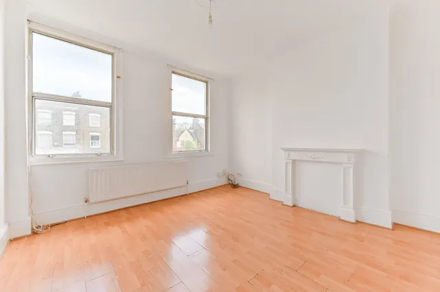 Photo 2 — Flat 2, 24 Kent House Road, London