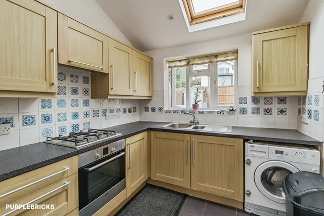 Common Road, Redhill, RH1, photo 1