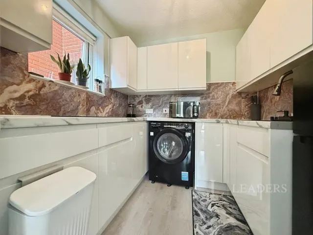 Warwick Avenue, Bedford, MK40, photo 3