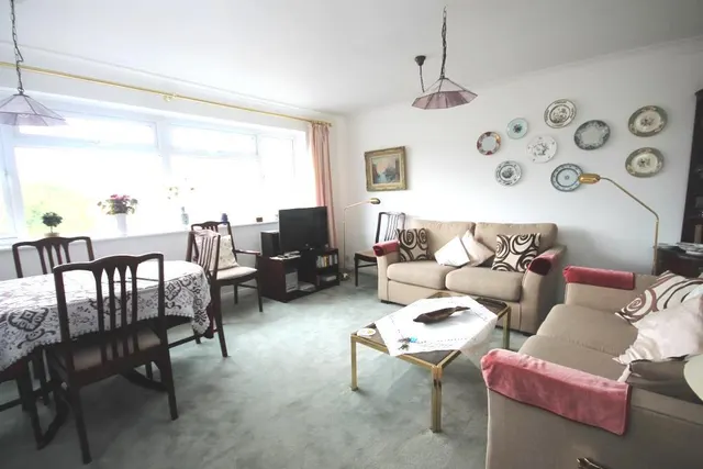 Bridge Street, Leatherhead, KT22, photo 2
