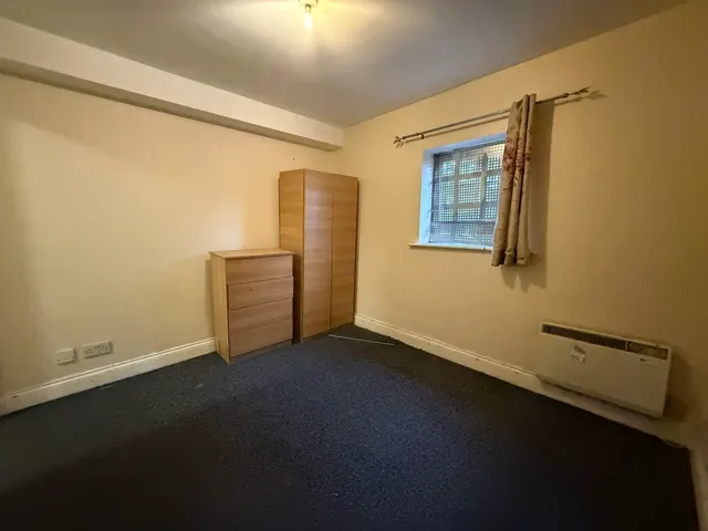 Comer Crescent, Southall, UB2, photo 3