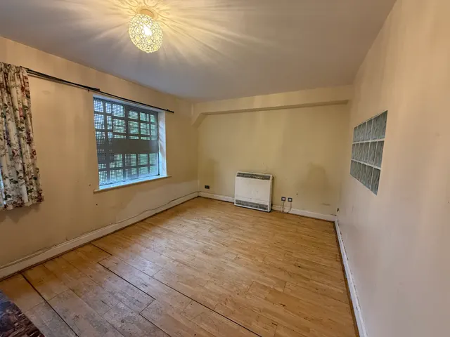 Comer Crescent, Southall, UB2, photo 2