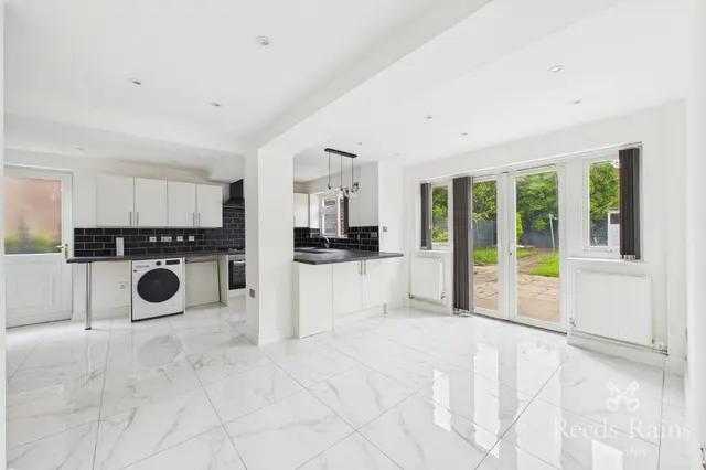 Photo 3 — Brayton Avenue, Sale, Greater Manchester, M33