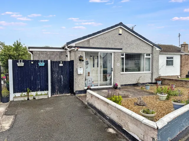 Llys Madoc, Towyn, Abergele, LL22 9NL, photo 1