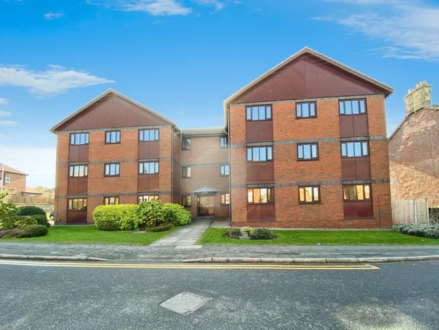 2 bedroom flat — Station Road, Marple, Cheshire, SK6