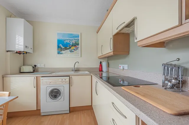 Frensham Road, Farnham, GU9, photo 3