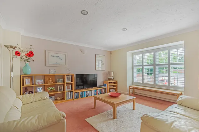 Frensham Road, Farnham, GU9, photo 2