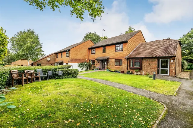 Broadmead, Ashtead, KT21, photo 1